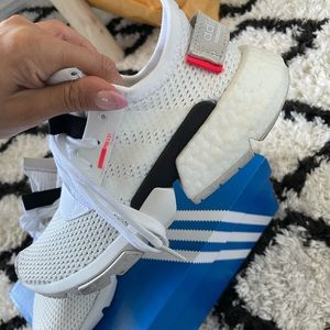 Adidas boys 5 1/2 shoe